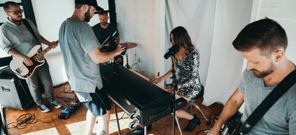 grabar un video en directo (live) con músicos (pop, rock, indie, metal, flamenco)